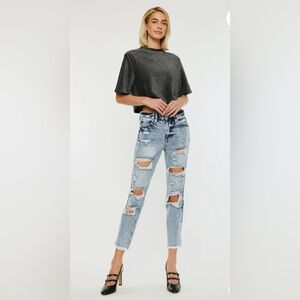 NWT Kancan Collie High Rise Mom Jeans
Size 27